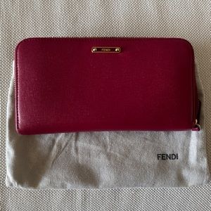 Fendi Long Wallet Round Zipper Continental Wallet Gold-Tone Hardware